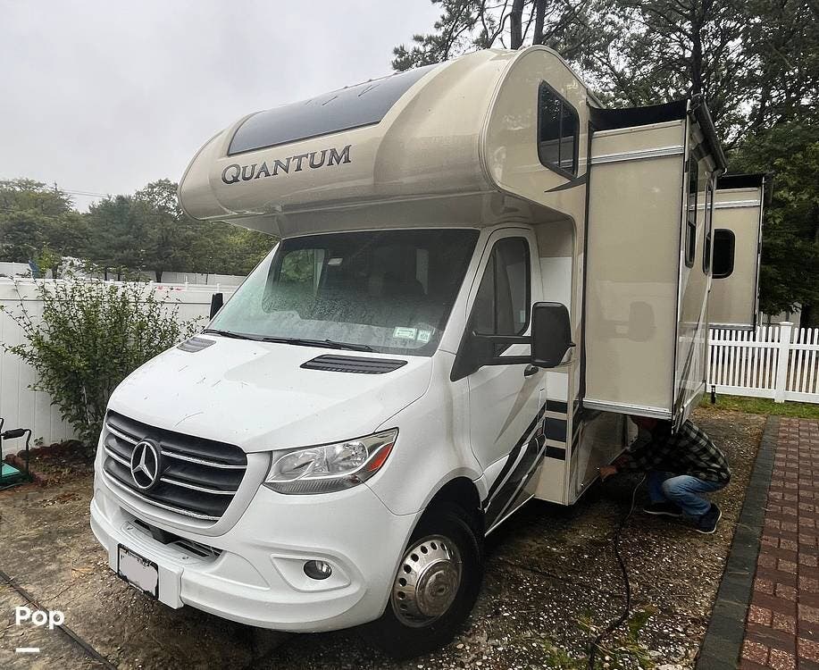 Call now about this 2021 Thor Motor Coach Quantum CR24! 2021 Thor Motor Coach Quantum CR24 - Used Class C For Sale by Pop RVs in Centereach, New York features Air Conditioning, Awning, Generator, Slideout, Leveling Jacks