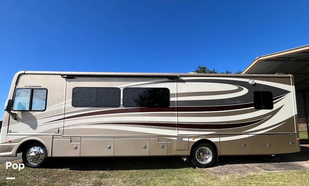Contact us now about this 2017 Fleetwood Bounder 34T! 2017 Bounder 34T by Fleetwood from Pop RVs in Hamshire, Texas