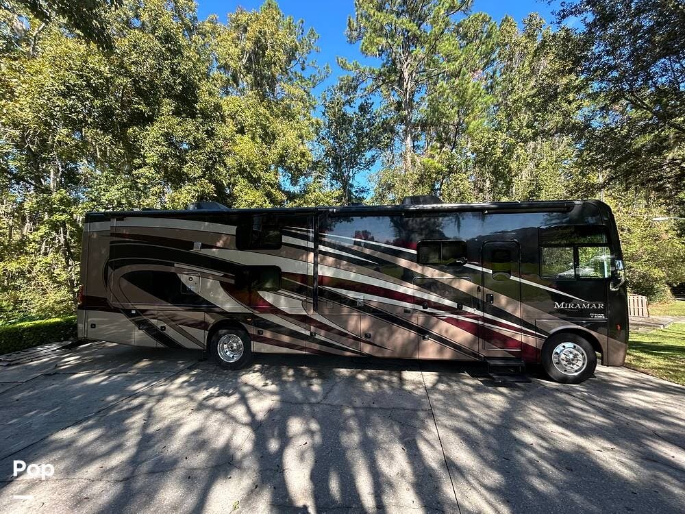 Call now about this 2019 Thor Motor Coach Miramar 37.1! 2019 Thor Motor Coach Miramar 37.1 - Used Class A For Sale by Pop RVs in Gainesville, Florida features Air Conditioning, Awning, Slideout, Generator, Leveling Jacks