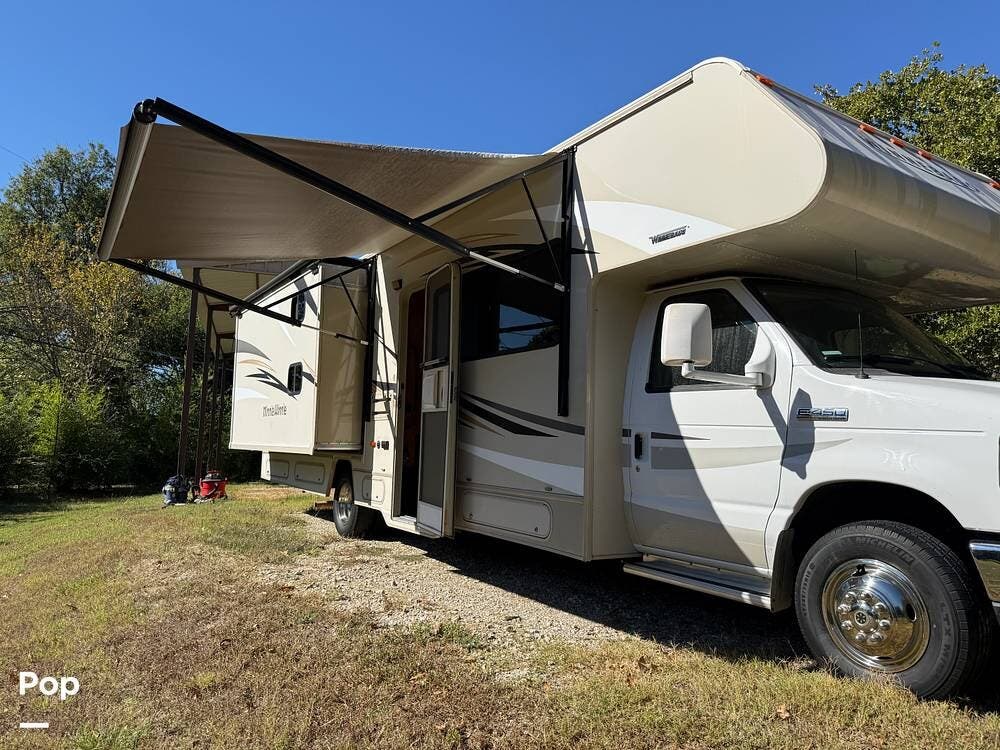 Contact us now about this 2016 Winnebago Minnie Winnie 31H! 2016 Minnie Winnie 31H by Winnebago from Pop RVs in Fort Worth, Texas