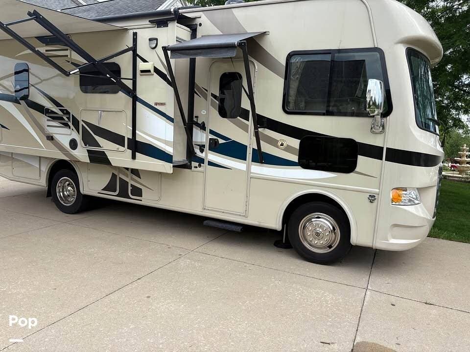 Call now about this 2014 Thor Motor Coach A.C.E. 27.1! 2014 Thor Motor Coach A.C.E. 27.1 - Used Class A For Sale by Pop RVs in Franklin, Wisconsin features Generator, Awning, Air Conditioning, Leveling Jacks, Slideout