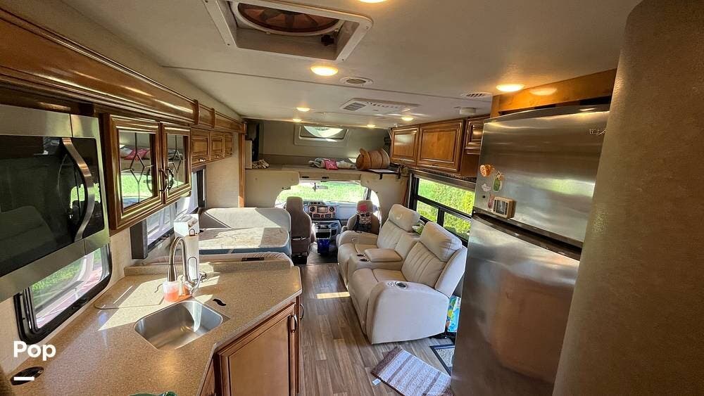 Contact us now about this 2017 Thor Motor Coach Quantum WS31! 2017 Quantum WS31 by Thor Motor Coach from Pop RVs in Parrish, Florida