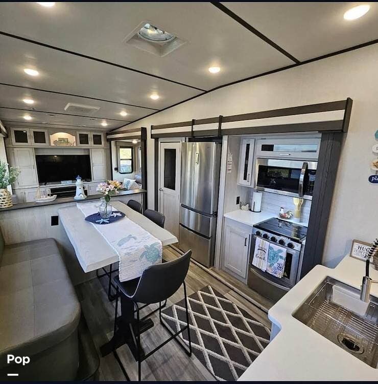 Contact us now about this 2022 Keystone Sprinter 3530DEN! 2022 Sprinter 3530DEN by Keystone from Pop RVs in Temple, Texas