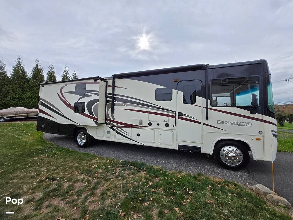 Contact us now about this 2016 Forest River Georgetown 364TS! 2016 Georgetown 364TS by Forest River from Pop RVs in Newtown, Pennsylvania