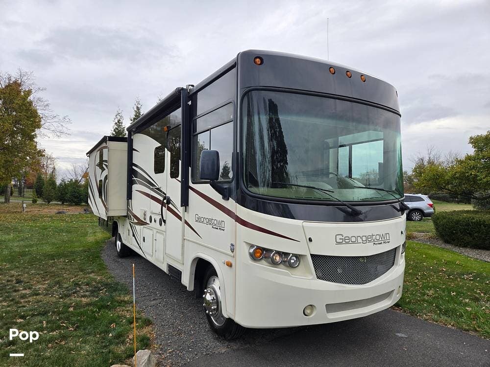 Call now about this 2016 Forest River Georgetown 364TS! 2016 Forest River Georgetown 364TS - Used Class A For Sale by Pop RVs in Newtown, Pennsylvania features Leveling Jacks, Slideout, Air Conditioning, Awning, Generator