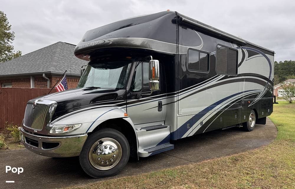 Call now about this 2008 Gulf Stream SuperNova 6331! 2008 Gulf Stream SuperNova 6331 - Used Super C For Sale by Pop RVs in Harvest, Alabama features Slideout, Awning, Air Conditioning, Generator, Leveling Jacks