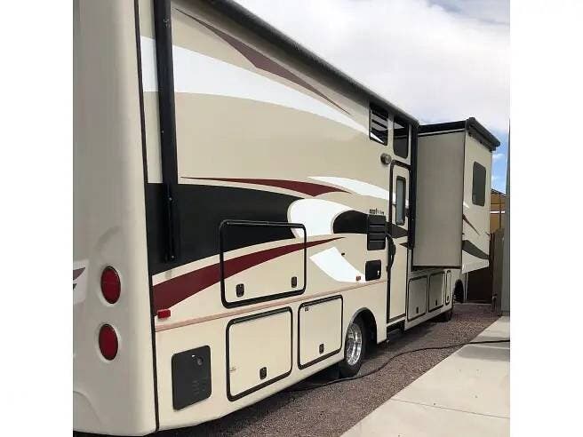 Call now about this 2014 Jayco Precept 31UL! 2014 Jayco Precept 31UL - Used Class A For Sale by Pop RVs in Eloy, Arizona features Generator, Air Conditioning, Slideout