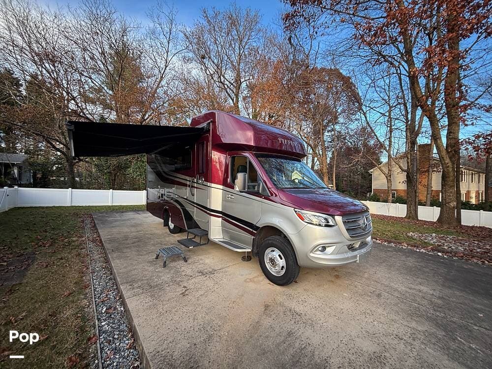 Call now about this 2021 Tiffin Wayfarer 25RW! 2021 Tiffin Wayfarer 25RW - Used Class C For Sale by Pop RVs in Greensboro, North Carolina features Generator, Slideout, Air Conditioning, Awning, Leveling Jacks