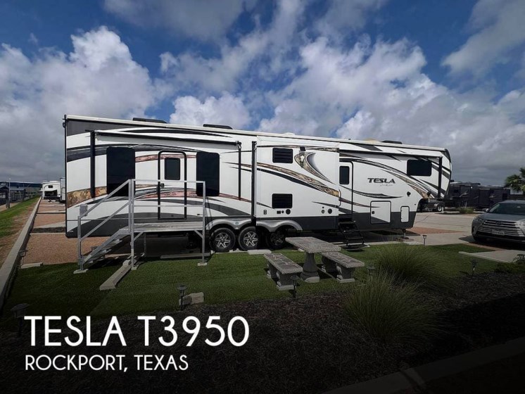 Email now about this 2015 Buck's Tiny Houses Evergreen Tesla T3950! Used 2015 Buck's Tiny Houses Evergreen Tesla T3950 available in Rockport, Texas