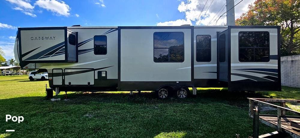 Contact us now about this 2019 Heartland Gateway 3700RD! 2019 Gateway 3700RD by Heartland from Pop RVs in Jupiter, Florida