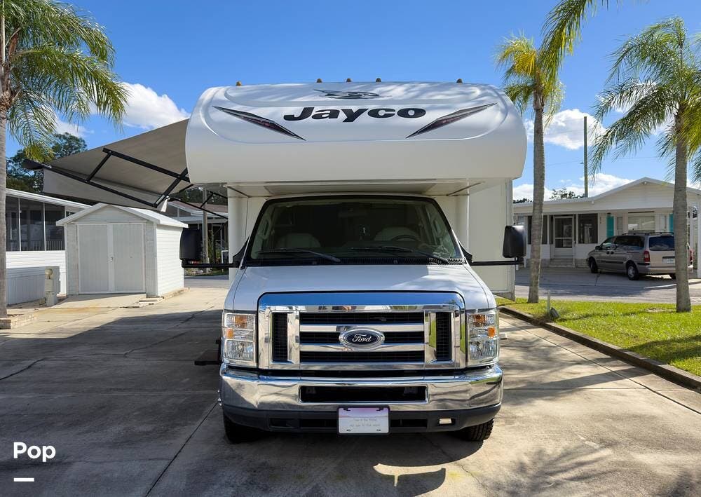Call now about this 2018 Jayco Redhawk 29XK! 2018 Jayco Redhawk 29XK - Used Class C For Sale by Pop RVs in Davenport, Florida features Air Conditioning, Generator, Leveling Jacks, Awning, Slideout