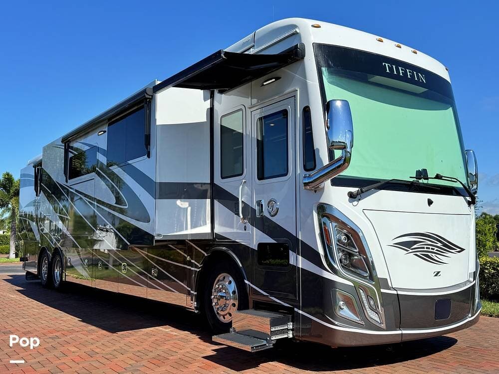 Contact us now about this 2021 Tiffin Zephyr 45PZ! 2021 Zephyr 45PZ by Tiffin from Pop RVs in Palmetto, Florida