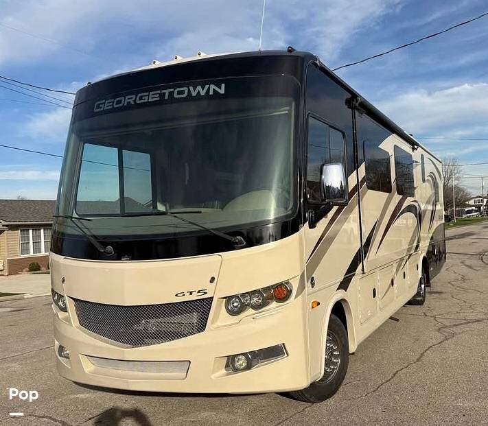 Call now about this 2017 Forest River Georgetown GT5 31R5! 2017 Forest River Georgetown GT5 31R5 - Used Class A For Sale by Pop RVs in Marine City, Michigan features Generator, Air Conditioning, Slideout, Awning, Leveling Jacks