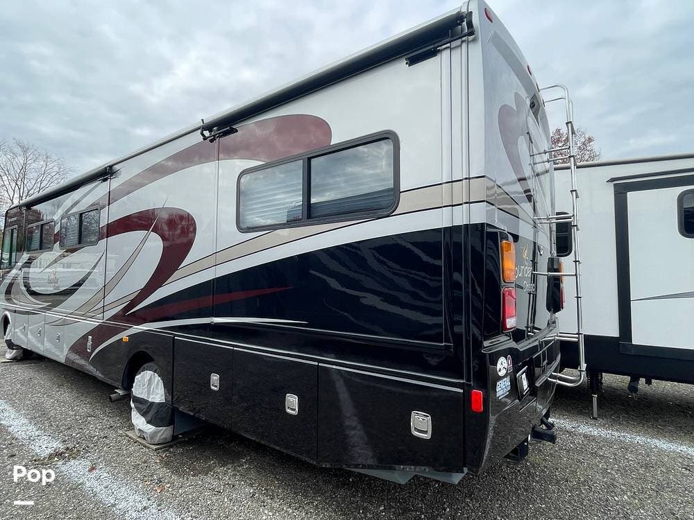 Call now about this 2012 Fleetwood Bounder Classic 34B! 2012 Fleetwood Bounder Classic 34B - Used Class A For Sale by Pop RVs in Casco, Michigan features Awning, Leveling Jacks, Generator, Air Conditioning, Slideout