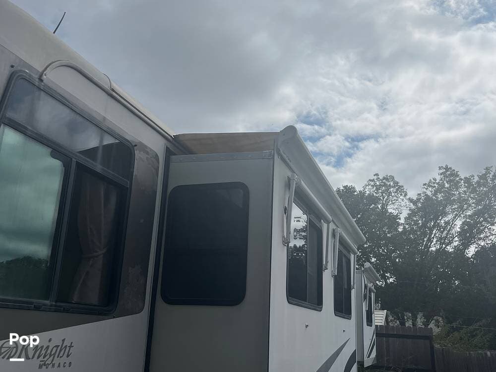 Call now about this 2004 Monaco RV Knight 38PDQ! 2004 Monaco RV Knight 38PDQ - Used Diesel Pusher For Sale by Pop RVs in Brady, Texas features Awning, Leveling Jacks, Slideout, Generator, Air Conditioning