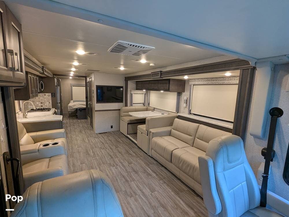 Call now about this 2023 Thor Motor Coach Miramar 35.2! 2023 Thor Motor Coach Miramar 35.2 - Used Class A For Sale by Pop RVs in Saint Johns, Florida features Air Conditioning, Slideout, Generator