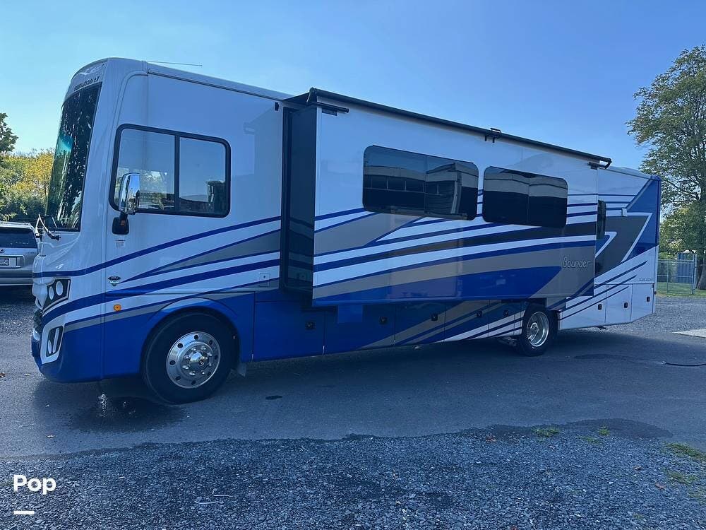 Call now about this 2025 Fleetwood Bounder 35K! 2025 Fleetwood Bounder 35K - Used Class A For Sale by Pop RVs in Bristol, Pennsylvania features Generator, Slideout, Awning, Air Conditioning, Leveling Jacks