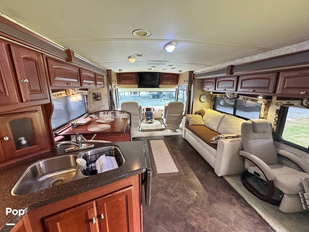 Call now about this 2012 Winnebago Sightseer 33C! 2012 Winnebago Sightseer 33C - Used Class A For Sale by Pop RVs in Wildwood, Florida features Generator, Leveling Jacks, Air Conditioning, Awning, Slideout