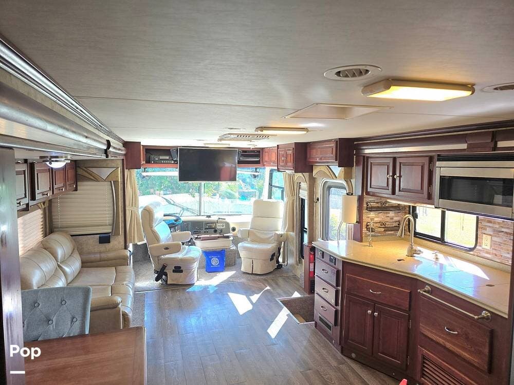 Call now about this 2007 Tiffin Allegro Bay 37QDB! 2007 Tiffin Allegro Bay 37QDB - Used Diesel Pusher For Sale by Pop RVs in La Plata, Maryland features Air Conditioning, Generator, Slideout, Leveling Jacks, Awning