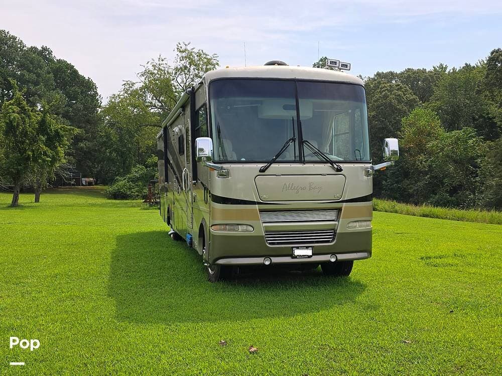 Contact us now about this 2007 Tiffin Allegro Bay 37QDB! 2007 Allegro Bay 37QDB by Tiffin from Pop RVs in La Plata, Maryland