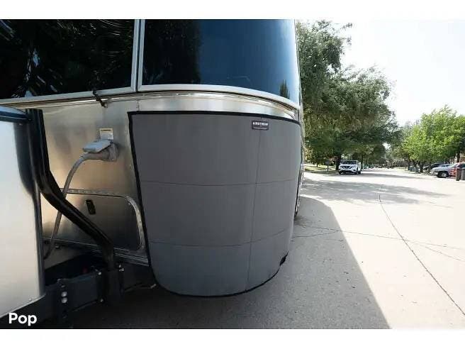 Contact us now about this 2016 Airstream Flying Cloud 26U! 2016 Flying Cloud 26U by Airstream from Pop RVs in Lantana, Texas