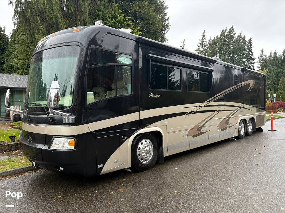 Call now about this 2006 Beaver Marquis Pearl QSL! 2006 Beaver Marquis Pearl QSL - Used Diesel Pusher For Sale by Pop RVs in Lynnwood, Washington features Air Conditioning, Leveling Jacks, Generator, Awning, Slideout