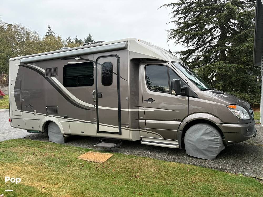 Call now about this 2013 Leisure Travel Unity U24MB! 2013 Leisure Travel Unity U24MB - Used Class C For Sale by Pop RVs in Oak Harbor, Washington features Slideout, Air Conditioning, Awning, Generator