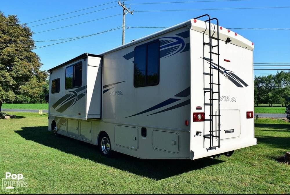 Contact us now about this 2018 Winnebago Vista 31KE! 2018 Vista 31KE by Winnebago from Pop RVs in Grosse Ile, Michigan