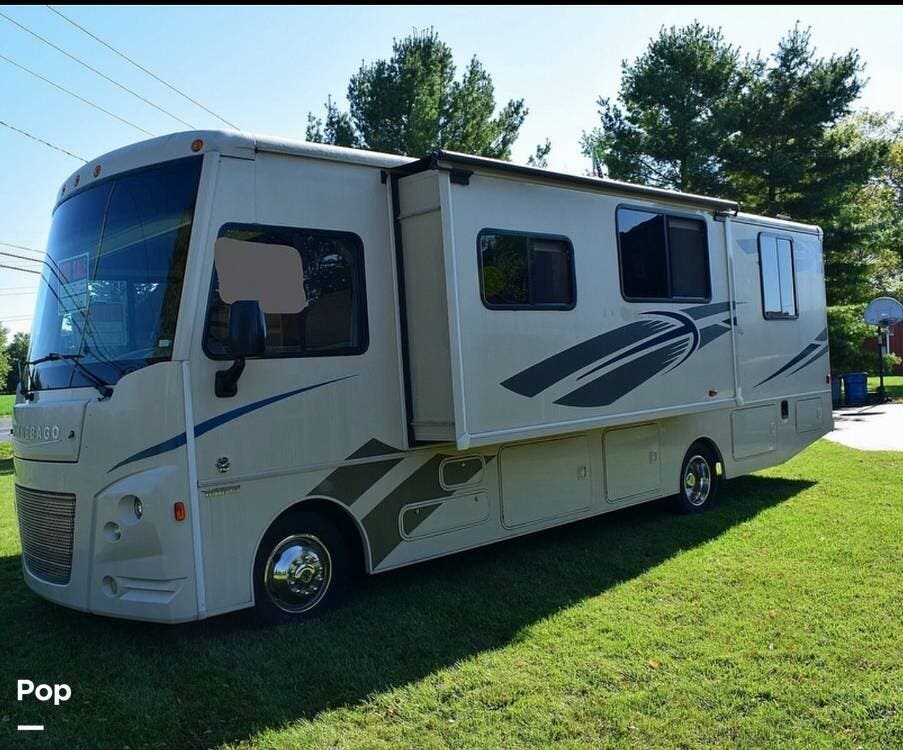 Call now about this 2018 Winnebago Vista 31KE! 2018 Winnebago Vista 31KE - Used Class A For Sale by Pop RVs in Grosse Ile, Michigan features Air Conditioning, Slideout, Awning, Leveling Jacks, Generator