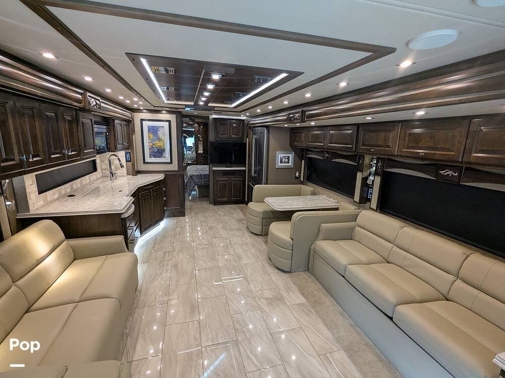 Contact us now about this 2019 Tiffin Phaeton 40QBH! 2019 Phaeton 40QBH by Tiffin from Pop RVs in Jacksonville, Florida