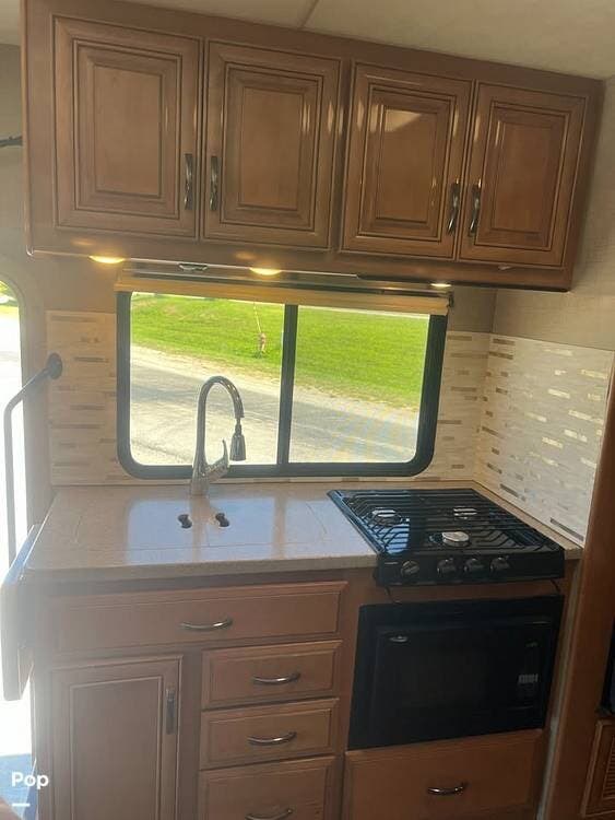 Contact us now about this 2018 Thor Motor Coach Quantum KM24! 2018 Quantum KM24 by Thor Motor Coach from Pop RVs in Grimes, Iowa