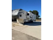 Call now about this 2020 Vanleigh Vilano 369FB! 2020 Vanleigh Vilano 369FB - Used Fifth Wheel For Sale by Pop RVs in Hertford, North Carolina features Slideout, Awning, Air Conditioning, Leveling Jacks