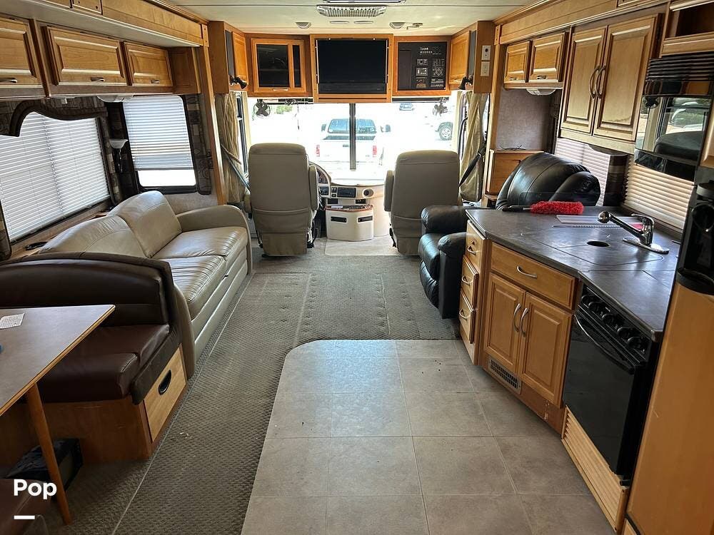 Contact us now about this 2006 Fleetwood Discovery 39L! 2006 Discovery 39L by Fleetwood from Pop RVs in Surprise, Arizona