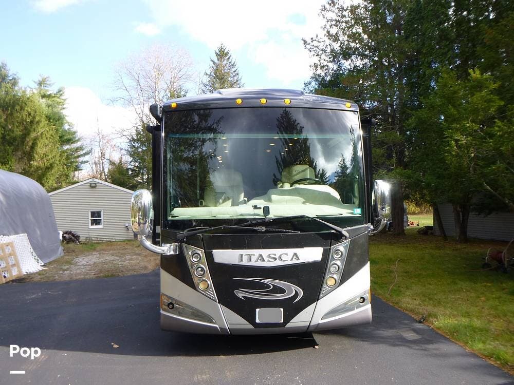 Call now about this 2013 Itasca Ellipse 42GD! 2013 Itasca Ellipse 42GD - Used Diesel Pusher For Sale by Pop RVs in Franklin, New Hampshire features Leveling Jacks, Air Conditioning, Slideout, Awning, Generator