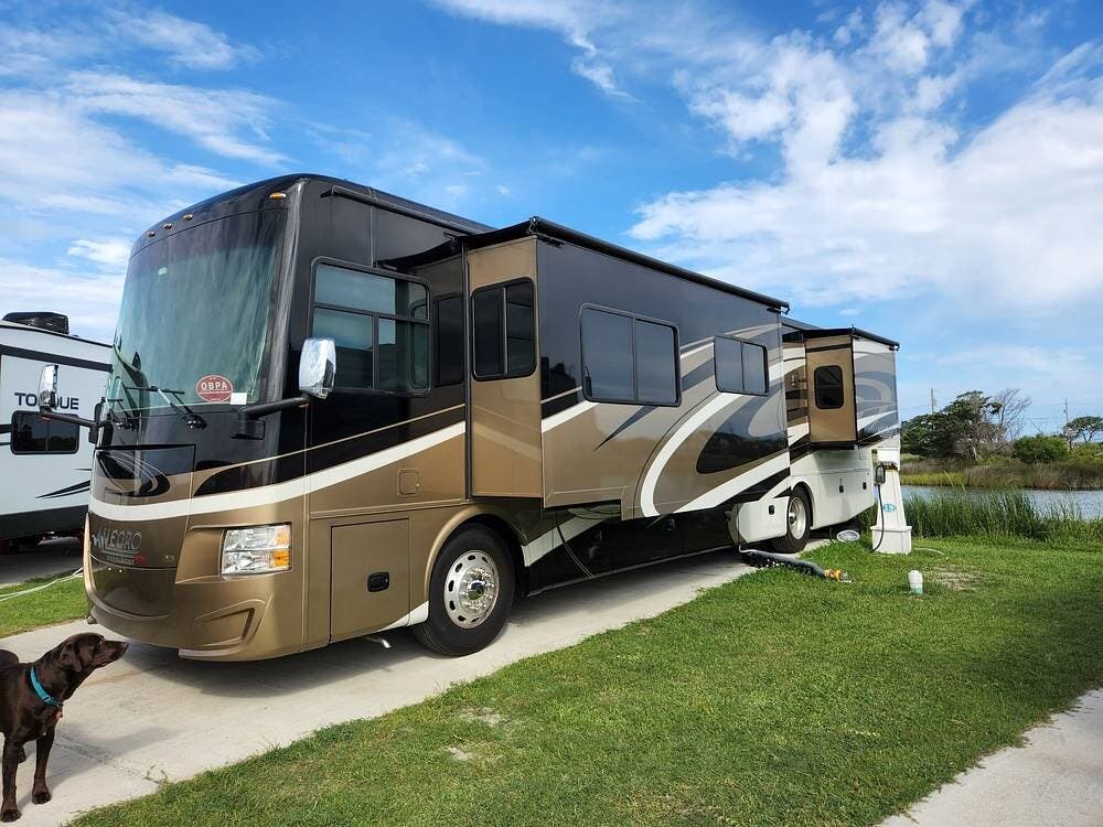 Call now about this 2017 Tiffin Allegro Red 38QBA! 2017 Tiffin Allegro Red 38QBA - Used Diesel Pusher For Sale by Pop RVs in Parrish, Florida features Awning, Air Conditioning, Generator, Leveling Jacks, Slideout