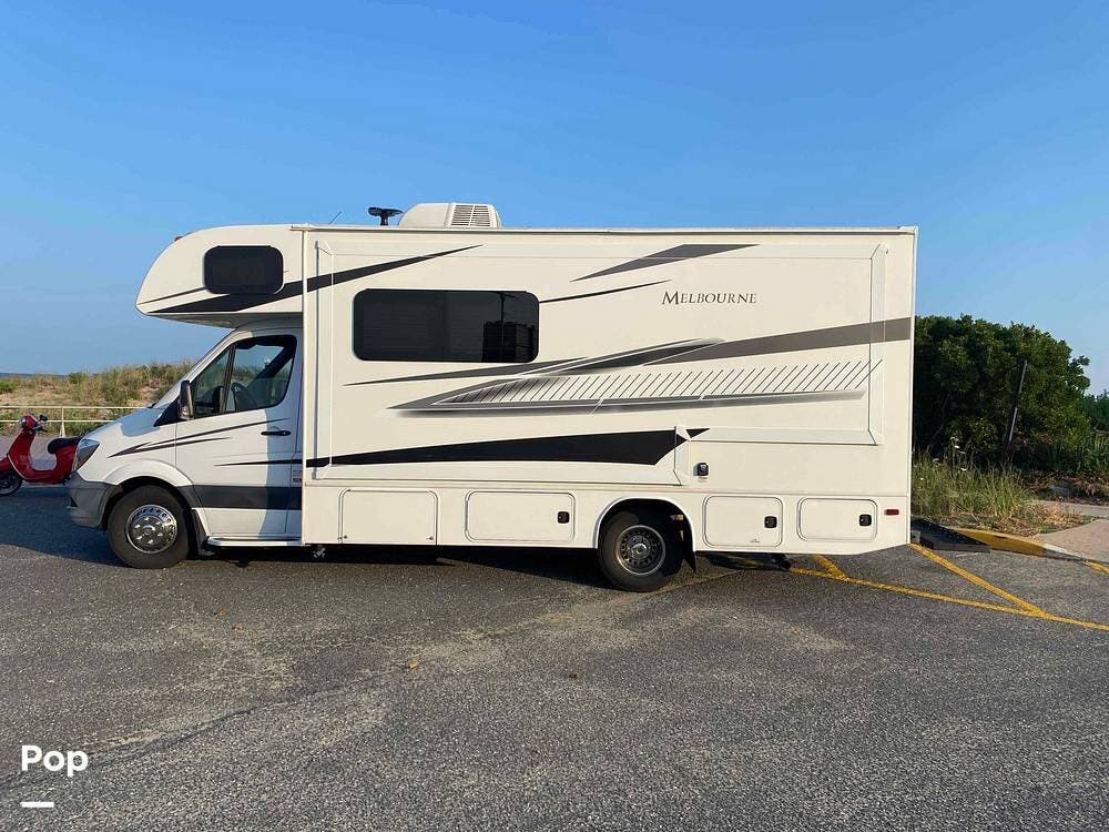 Call now about this 2017 Jayco Melbourne 24L! 2017 Jayco Melbourne 24L - Used Class C For Sale by Pop RVs in Allentown, Pennsylvania features Generator, Awning, Air Conditioning, Slideout