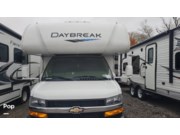 Call now about this 2020 Thor Motor Coach Daybreak 22GO! 2020 Thor Motor Coach Daybreak 22GO - Used Class C For Sale by Pop RVs in Big Rock, Illinois features Air Conditioning, Awning, Generator