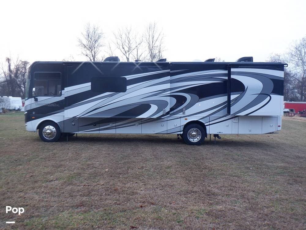 Call now about this 2016 Forest River Georgetown XL 378TS! 2016 Forest River Georgetown XL 378TS - Used Class A For Sale by Pop RVs in Reisterstown, Maryland features Slideout, Leveling Jacks, Awning, Air Conditioning, Generator