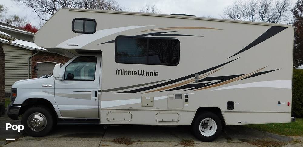 Contact us now about this 2017 Winnebago Minnie Winnie 22R! 2017 Minnie Winnie 22R by Winnebago from Pop RVs in Strongsville, Ohio