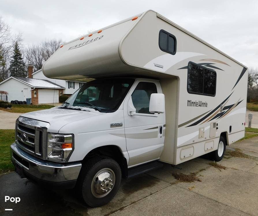 Call now about this 2017 Winnebago Minnie Winnie 22R! 2017 Winnebago Minnie Winnie 22R - Used Class C For Sale by Pop RVs in Strongsville, Ohio features Awning, Generator, Air Conditioning