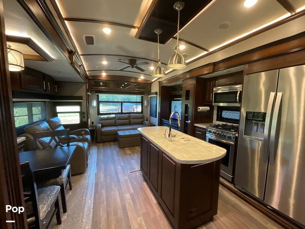 Call now about this 2020 Jayco Pinnacle 36SSWS! 2020 Jayco Pinnacle 36SSWS - Used Fifth Wheel For Sale by Pop RVs in Inman, South Carolina features Leveling Jacks, Slideout, Awning, Air Conditioning