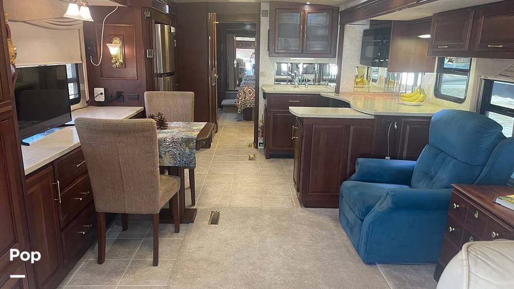 Call now about this 2004 Winnebago Vectra 40AD! 2004 Winnebago Vectra 40AD - Used Diesel Pusher For Sale by Pop RVs in Yuma, Arizona features Generator, Air Conditioning, Awning, Leveling Jacks, Slideout