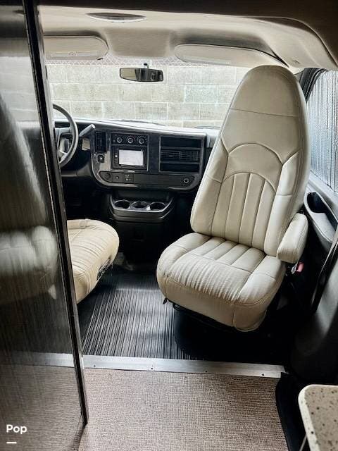 Contact us now about this 2011 Airstream Avenue Airstream Suite Model! 2011 Avenue Airstream Suite Model by Airstream from Pop RVs in Fresno, California