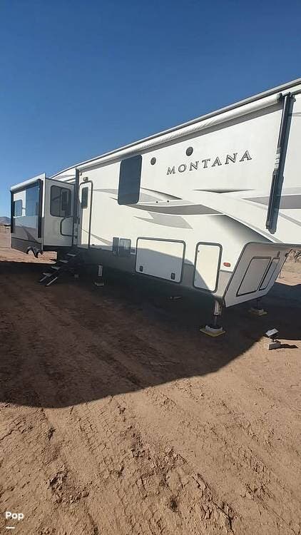 Call now about this 2020 Keystone Montana 3931FB! 2020 Keystone Montana 3931FB - Used Fifth Wheel For Sale by Pop RVs in Deming, New Mexico features Slideout, Awning, Air Conditioning, Leveling Jacks