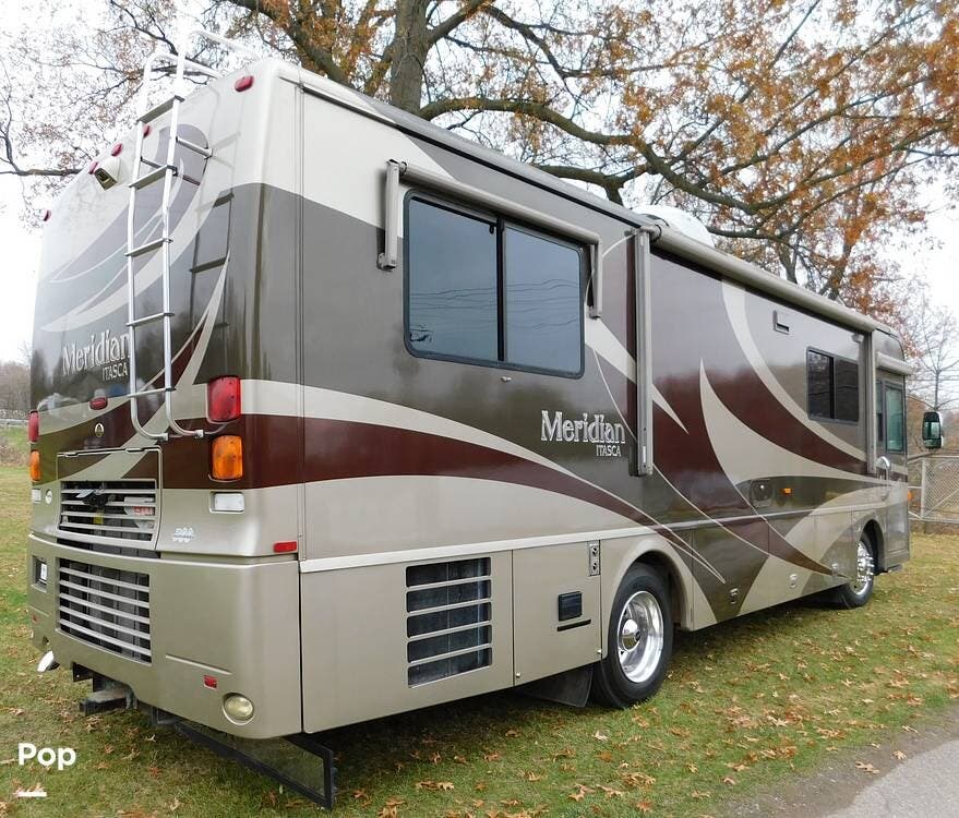 Used 2006 Itasca Meridian 32T available in North Ridgeville, Ohio