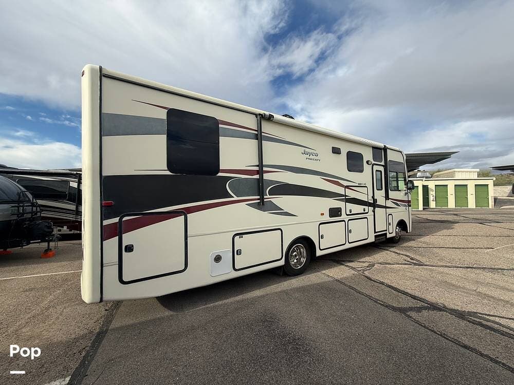 Call now about this 2015 Jayco Precept 29 UM! 2015 Jayco Precept 29 UM - Used Class A For Sale by Pop RVs in Green Valley, Arizona features Generator, Leveling Jacks, Air Conditioning, Slideout, Awning