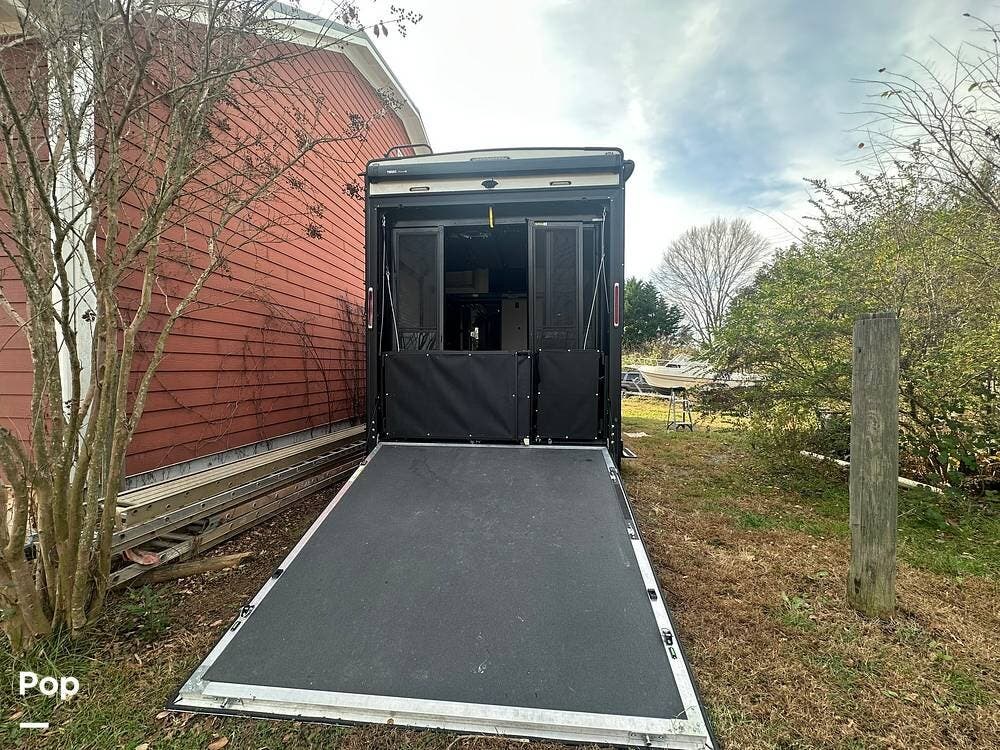 Call now about this 2021 Keystone Fuzion 429! 2021 Keystone Fuzion 429 - Used Toy Hauler For Sale by Pop RVs in York, South Carolina features Generator, Leveling Jacks, Slideout, Awning, Air Conditioning