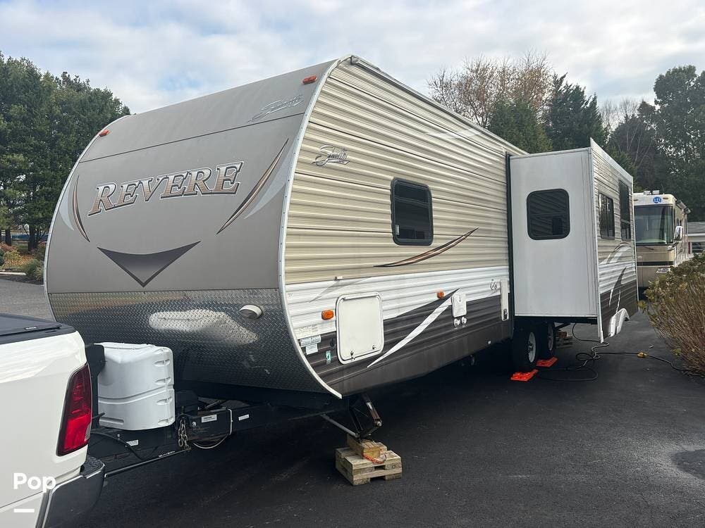 Call now about this 2017 Shasta Revere 29RK! 2017 Shasta Revere 29RK - Used Travel Trailer For Sale by Pop RVs in Rising Sun, Maryland features Slideout, Leveling Jacks, Air Conditioning, Awning