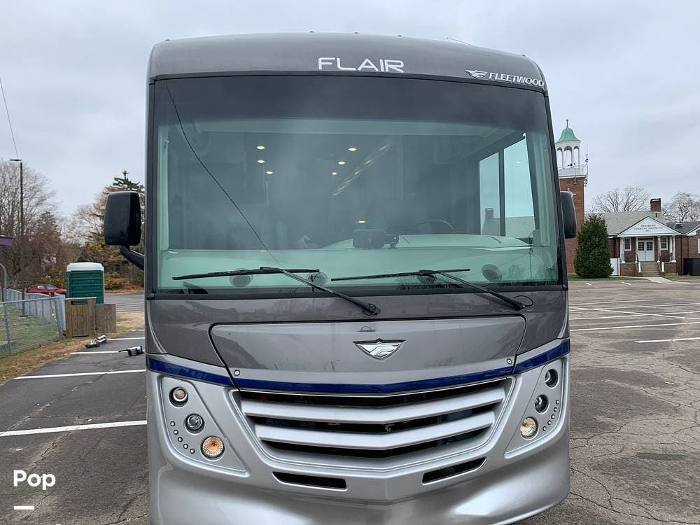 Call now about this 2021 Fleetwood Flair 34J! 2021 Fleetwood Flair 34J - Used Class A For Sale by Pop RVs in Westbrook, Connecticut features Awning, Generator, Air Conditioning, Leveling Jacks, Slideout