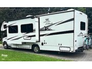 Call now about this 2022 East to West Entrada 2600DS! 2022 East to West Entrada 2600DS - Used Class C For Sale by Pop RVs in Kings Mountain, North Carolina features Air Conditioning, Slideout, Generator, Awning